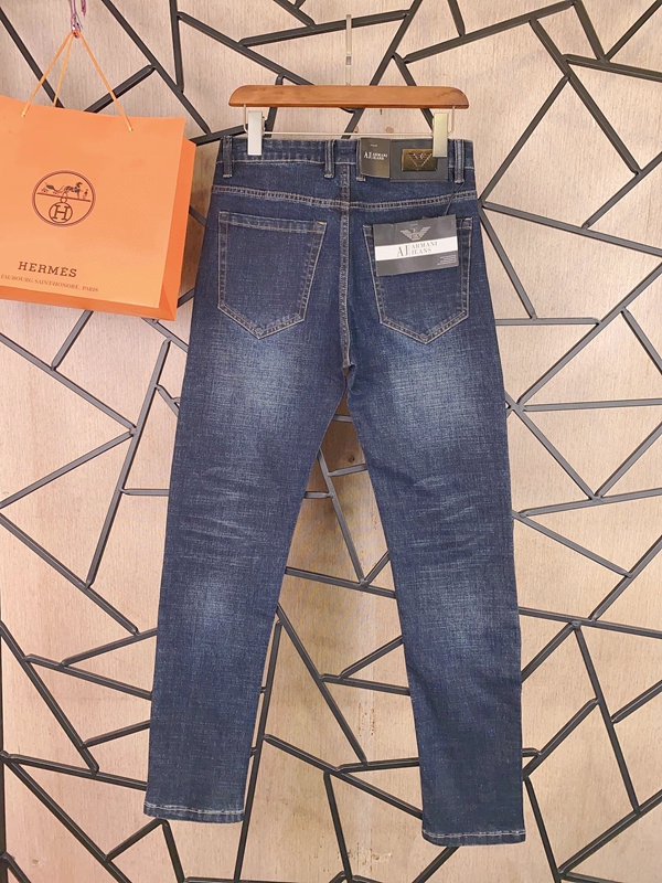 ブランドジーンズ側面デザイン